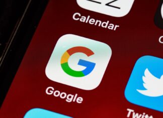 Smartfon z ikonami Google i